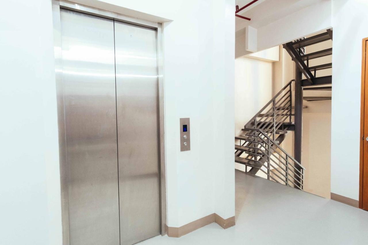 Reddoorz Plus @ It Park Себу Экстерьер фото